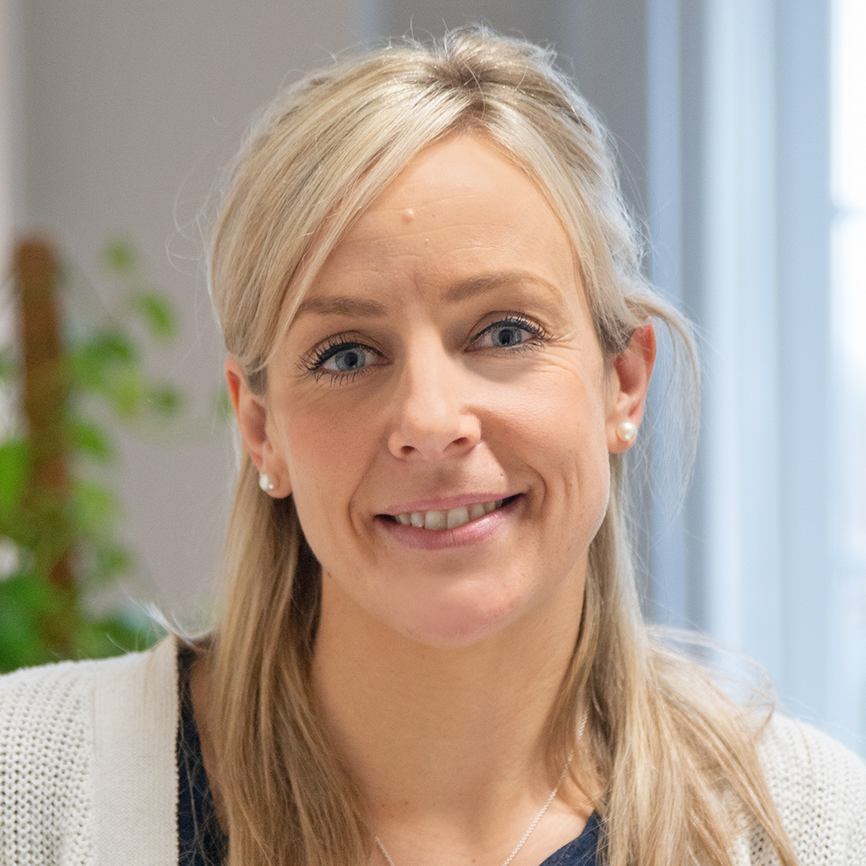 Frau Sabine Reinhold | Rezeption und Kommunikation